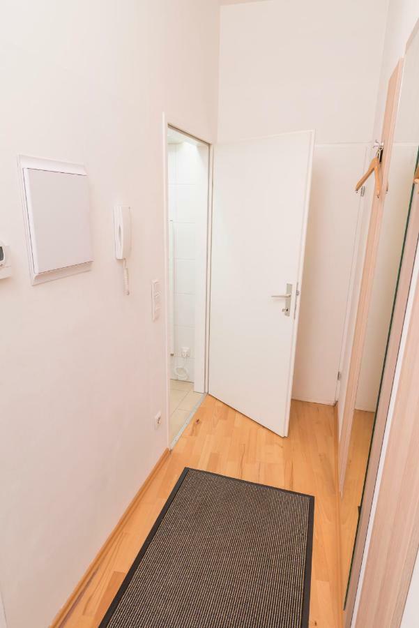 Appartamento Tiny Hideaway Vienna Esterno foto